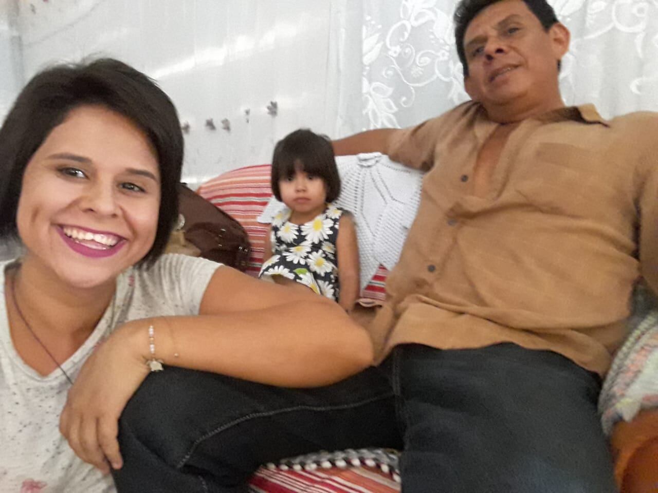 Jazmín Acuña cuida de sus dos hermanas menores tras la muerte de sus papás, quienes fallecieron al ser alcanzados por un rayo. Foto cortesía Jazmín Acuña.