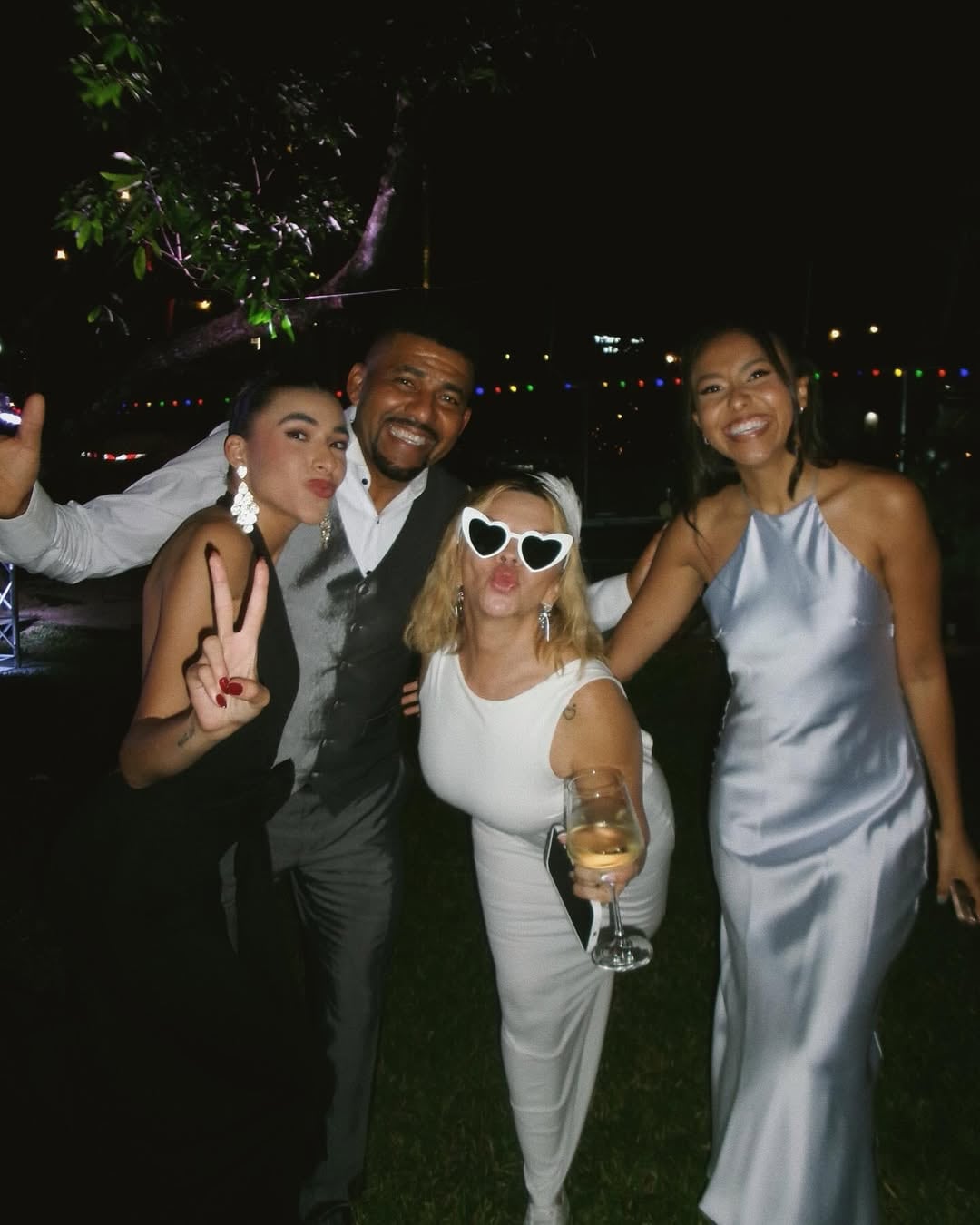 Kiki Berry entregó a su papá Austin Berry quien se casó este jueves a 10 años de haberse divorciado de Glenda Peraza