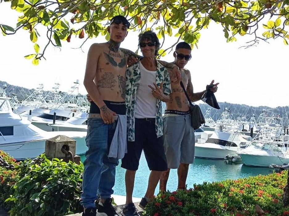 Hermanos asesinados en Alajuelita. Foto tomada de redes sociales.