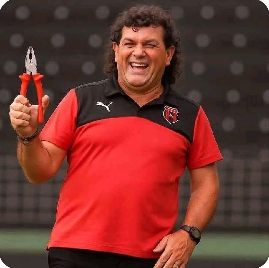 मोनुडो आणि जांभळ्या डाव्या मेम्स दरम्यान अंतिम