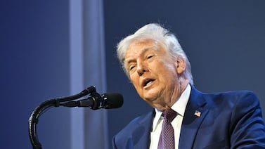 Estado de salud de Trump preocupa por fotografía que muestra algo inquietante