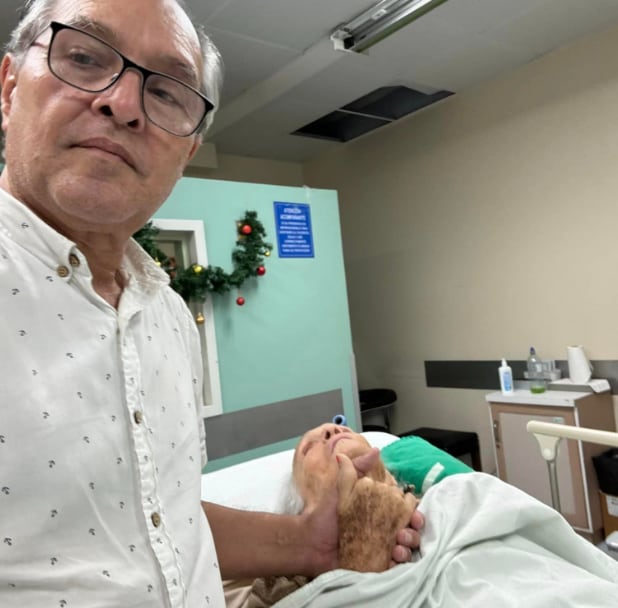 Gustavo Rojas pidió oraciones por la pronta recuperación de su mamá.