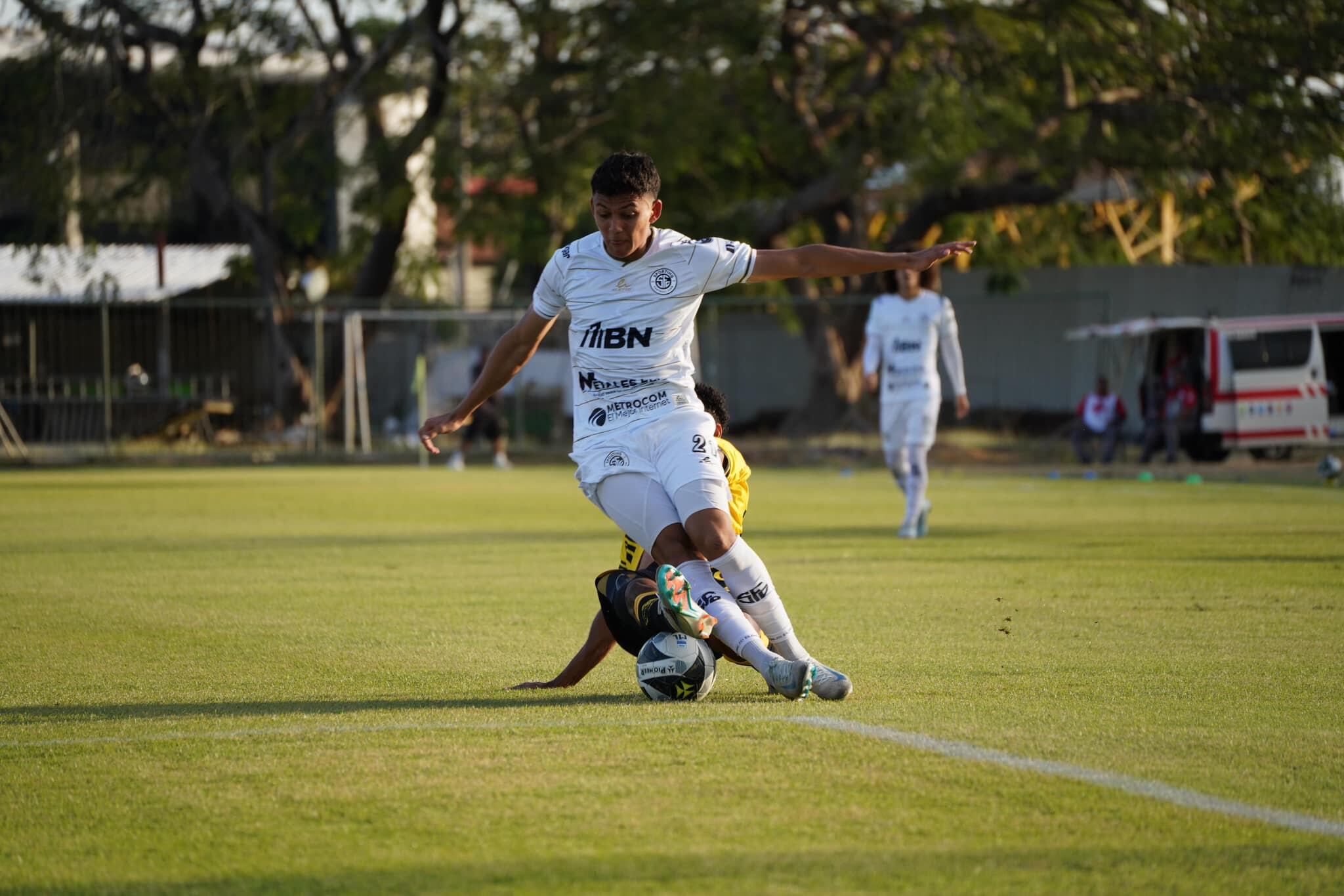 Los albinegros se quedaron en el sétimo lugar, con 14 puntos. Facebook Sporting.
