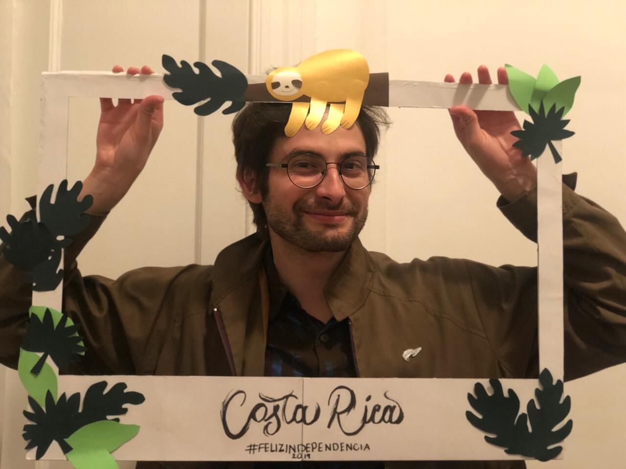 Jorge Carballo Madrigal, un guapileño de la pura cepa, quien se crio en el barrio Coopevigua 3 y con 30 años de edad, es el verdadero responsable de que los perezosos de dos y tres dedos, hayan sido declarados símbolos nacionales.