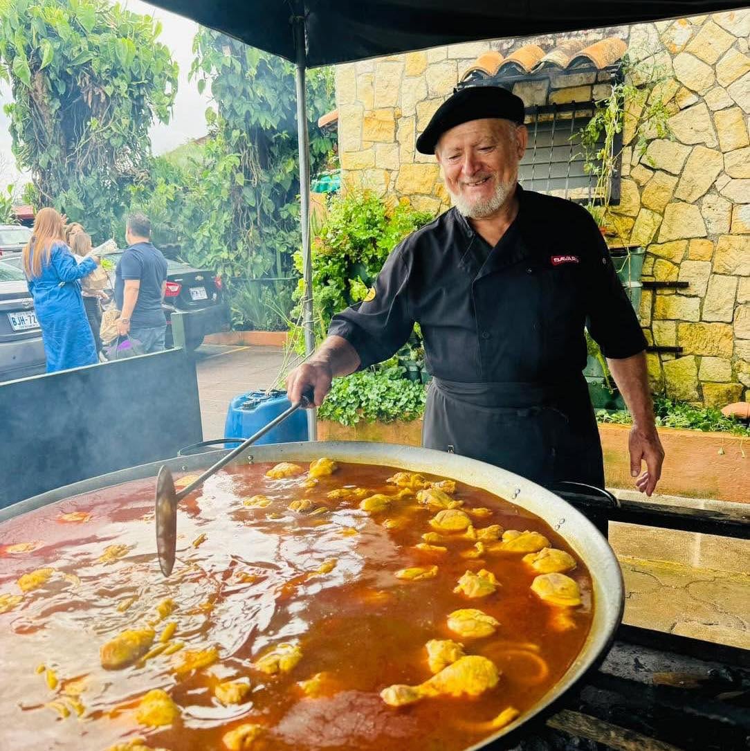 Este Viernes Santo se confirmó el fallecimiento de Vicente Aguilar, originario de Valencia, España, quien se convirtió en una figura clave para la difusión de la cultura y la cocina española en Costa Rica.