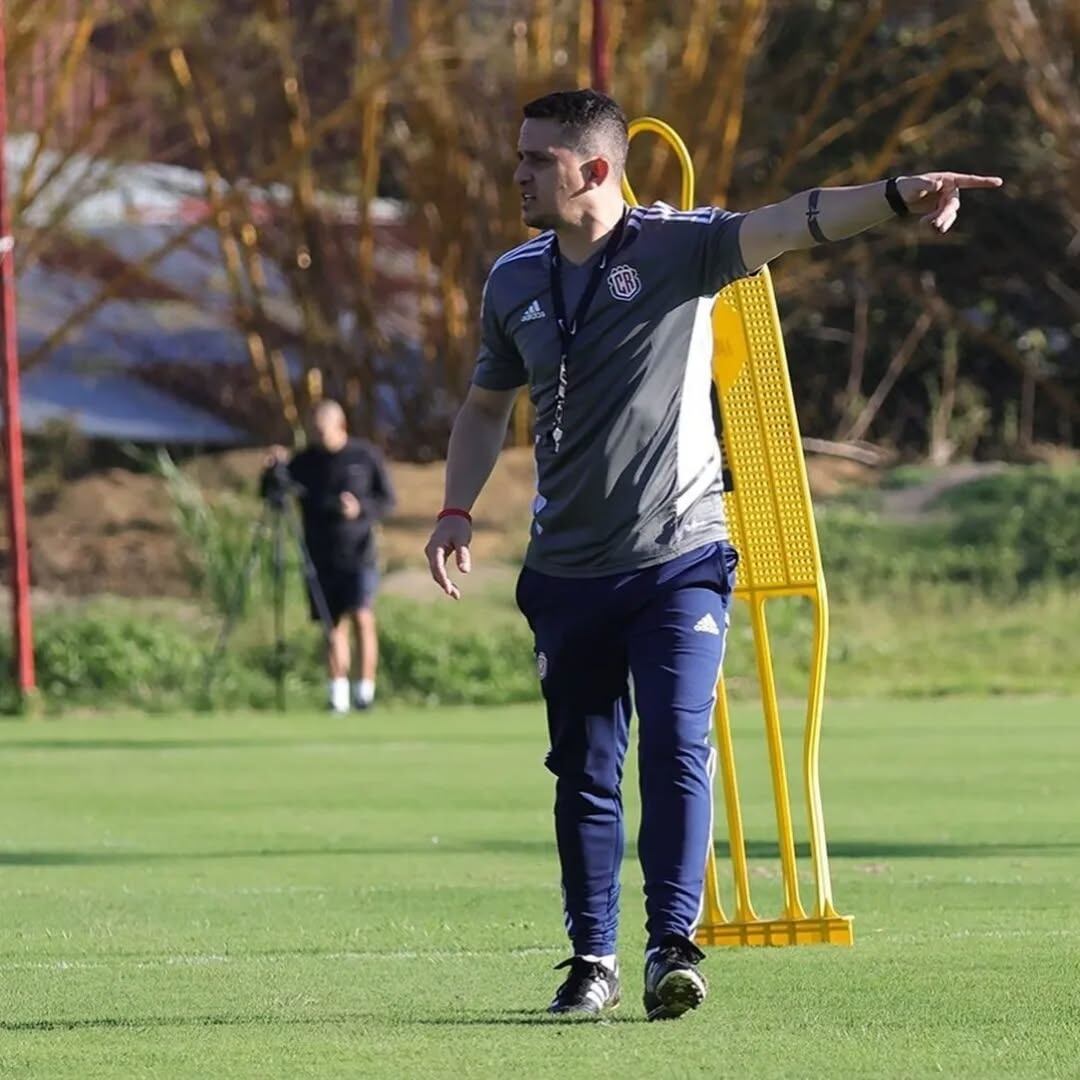 Édgar Rodríguez, técnico de la Selección Femenina Sub-17 pasa por un difícil momento personal. Instagram Édgar Rodríguez.