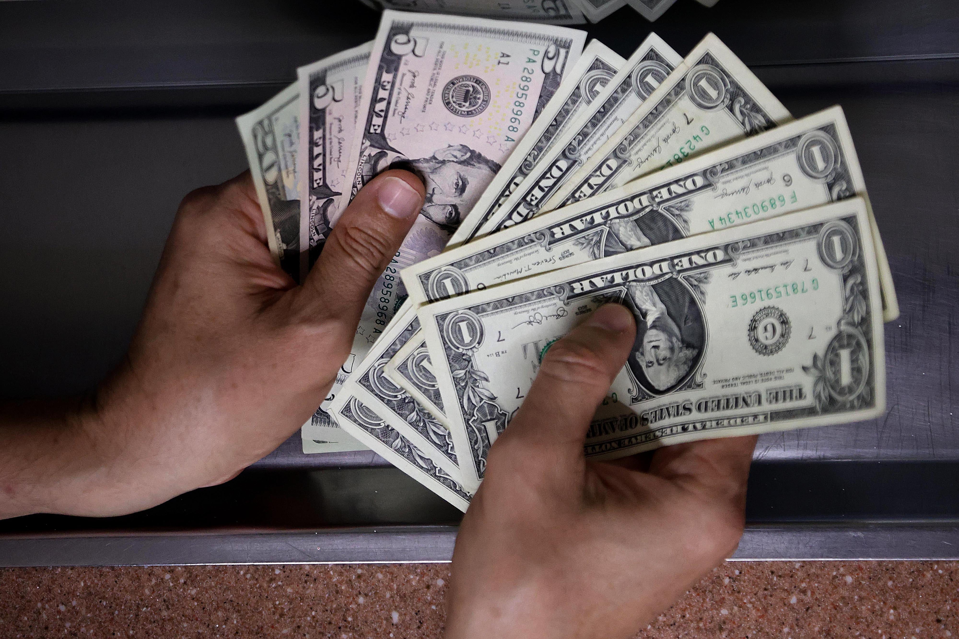 23/04/2024 Fotos de dolares y colones, para notas relacionadas con Tipo de cambio, Cambo de divisas, Dolar vs. colón, Cambio de dolares; Moneda estadounidense, etc. Foto: Rafael Pacheco Granados