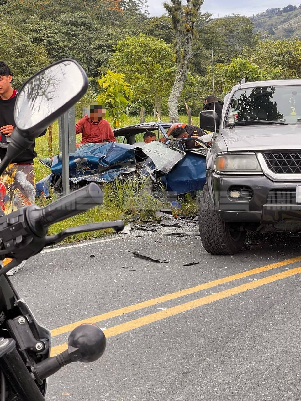 Choque en Orosi de Cartago. Foto Agencia Nacional de Información.