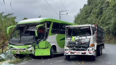 Violento choque entre bus, tráiler y camión dejó un saldo de 11 pasajeros trasladados a centros médicos