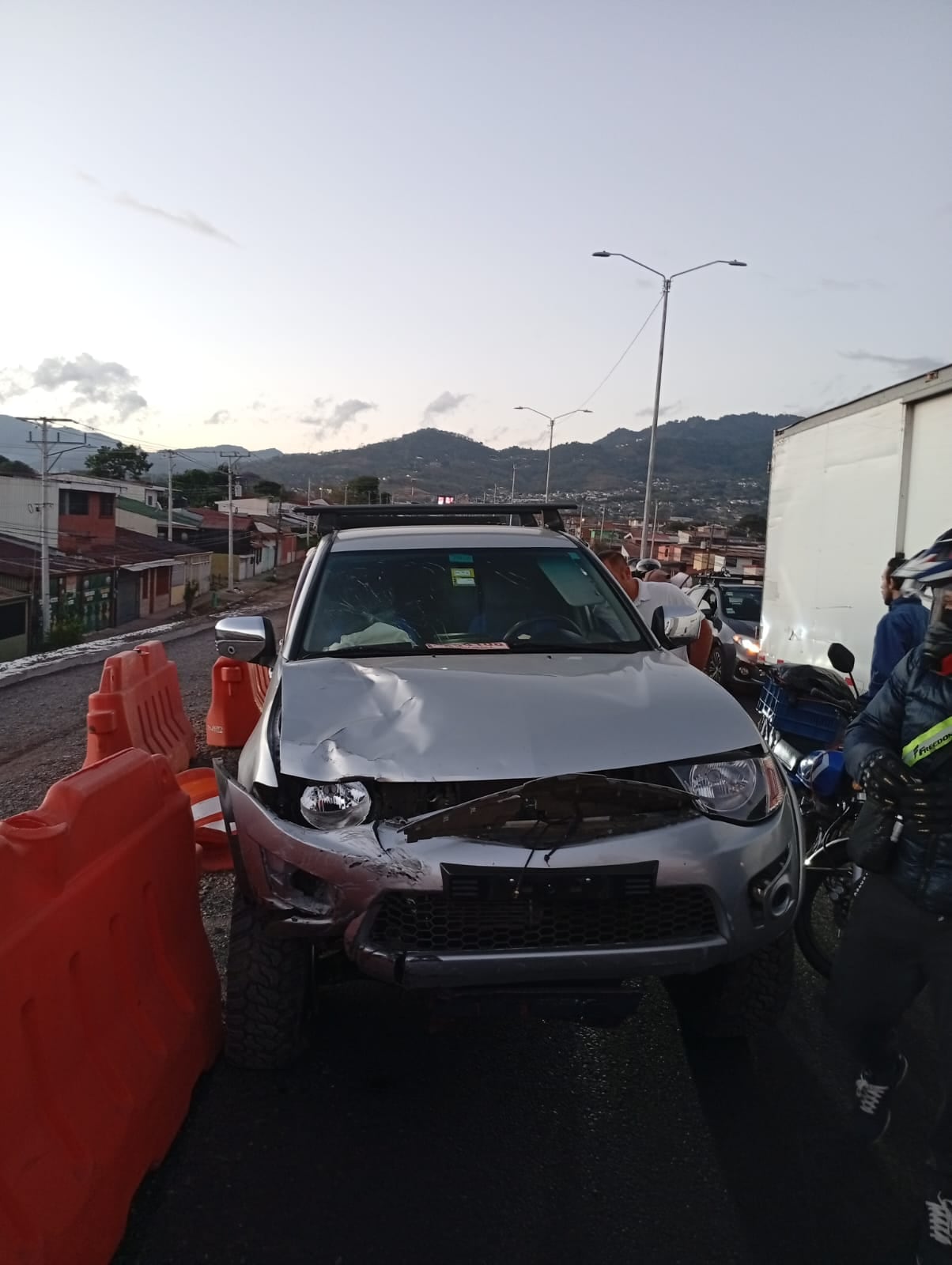 Un conductor protagonizó un terrible accidente en Circunvalación y se dio a la fuga