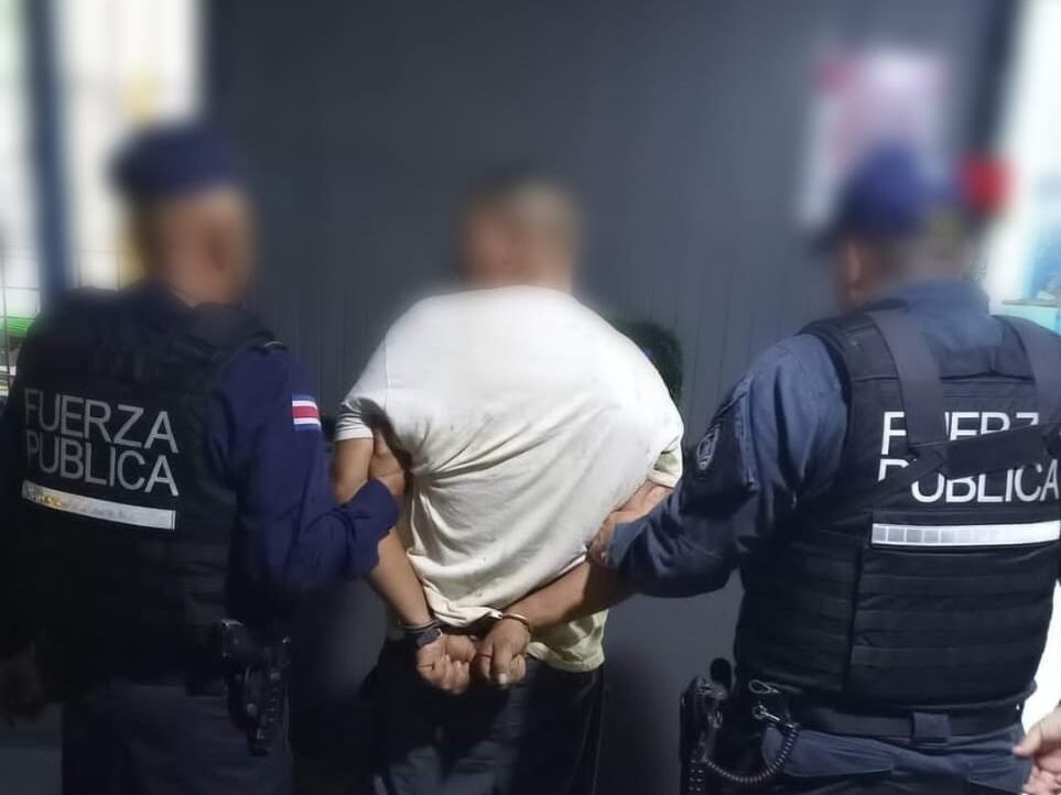 Ocampo fue detenido cuando se daba a la fuga en una motocicleta.