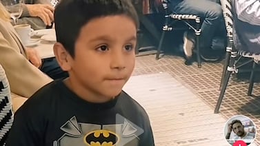 Pequeño conmueve las redes sociales al darle un abrazo a “Messi”