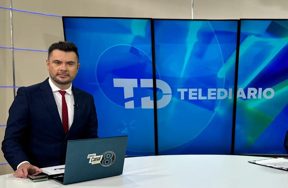 Noticiero Telediario, de canal 8 de Multimedios.