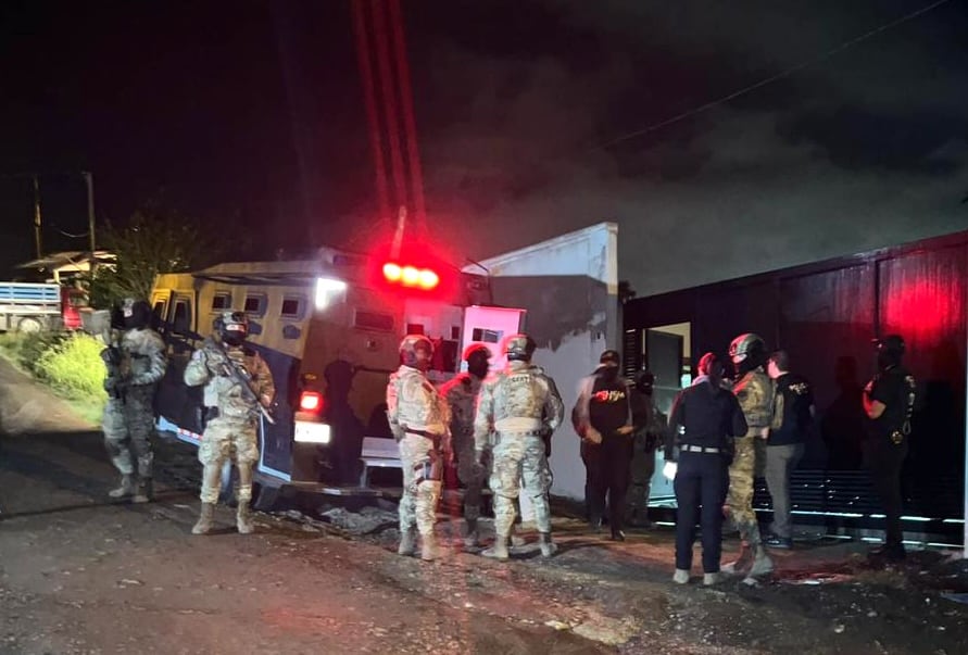 Agentes del OIJ llegaron a calle Las Parcelas en Cartago, donde ocurrió uno de   los allanamientos. Fotografía: