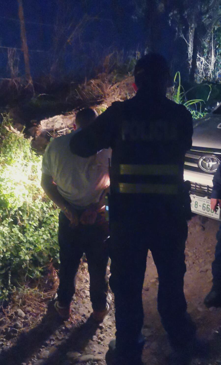 Uno de los sospechosos estaba escondido dentro de un cafetal. Foto MSP.