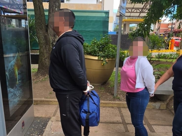 Hija de Macho Coca y su esposo se entregan a las autoridades. Foto MSP.