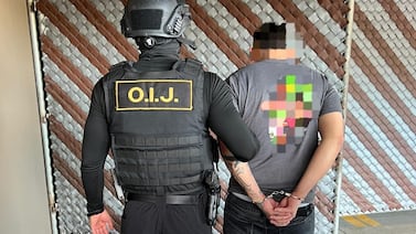 Violento ataque contra una mujer pasó de disparos a agresión por la espalda con un pico de botella