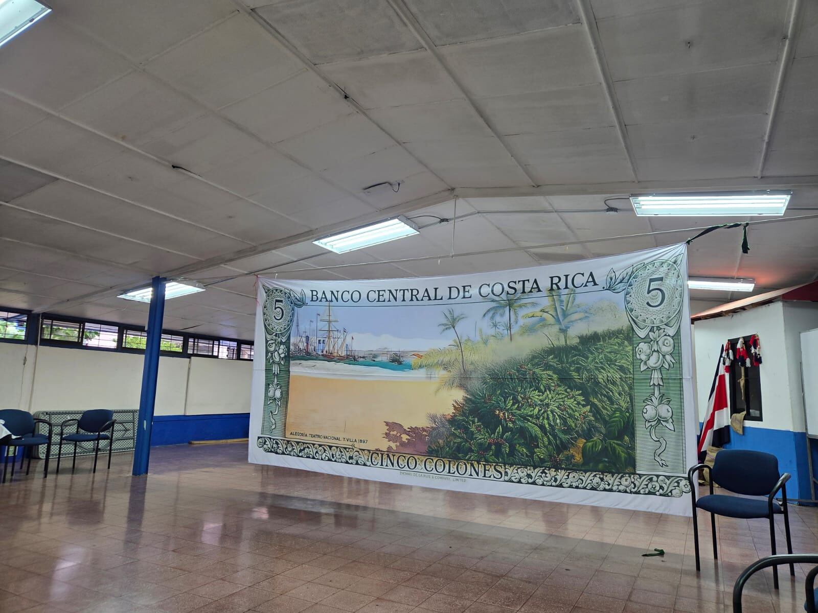 25 jóvenes del Colegio Técnico Profesional Carlos Pascual Zúñiga de San Rafael de Heredia le dio vida a nuestro hermoso billete de 5 colones. El director de la puesta en escena es Jonathan Arce Rodríguez y la idea fue de Juan Francisco Valerio Delgado, quien es investigador sociocultural. El CTP tiene un proyecto con los estudiantes que se llama "Viajeros en el tiempo".