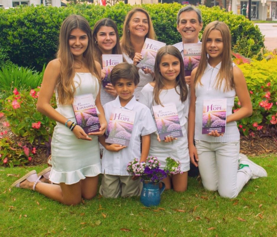 En febrero del 2015, de la noche a la mañana, la costarricense Paula Umaña Hidalgo, no se pudo levar de su cama, quedó como una persona cuadripléjica