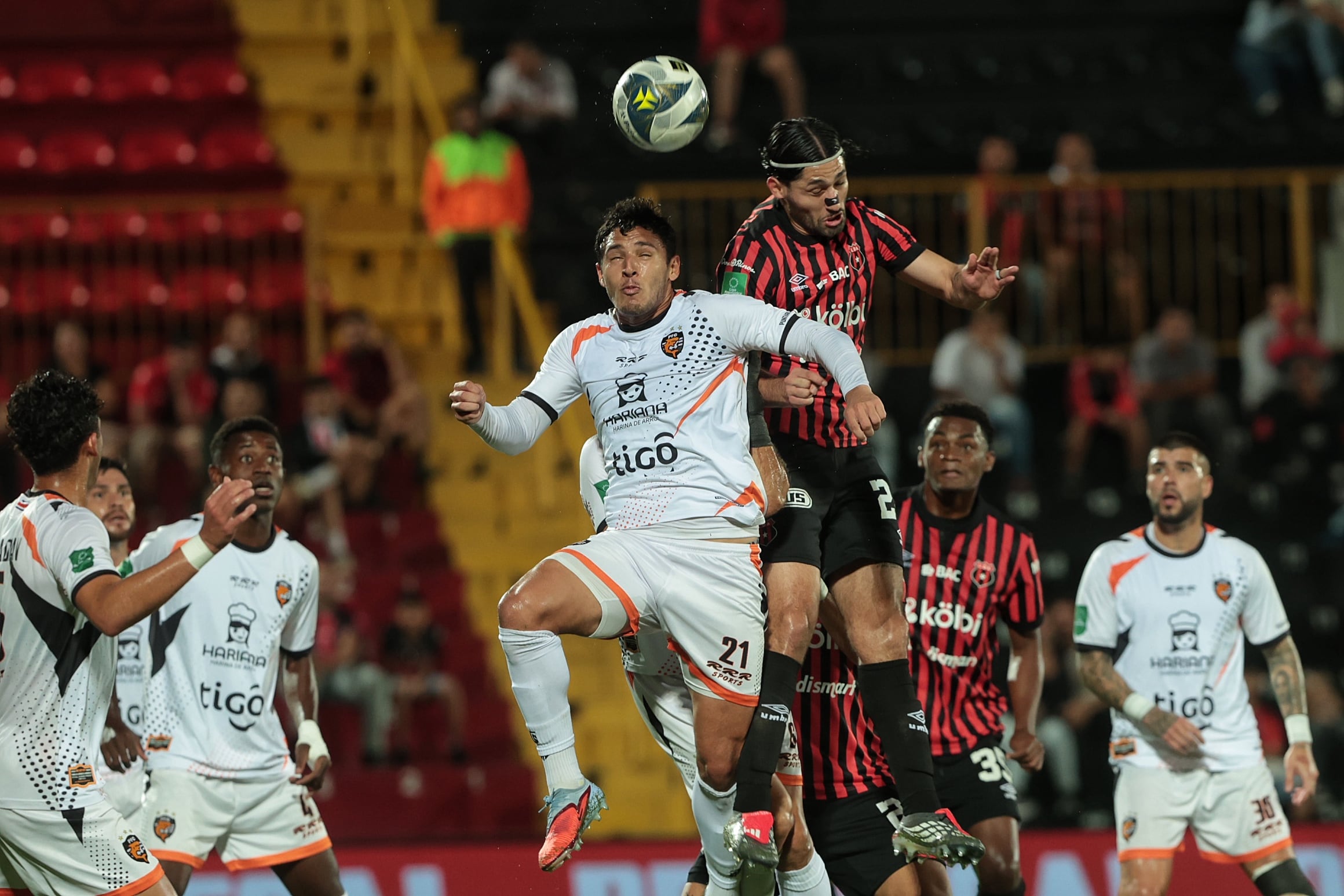 23/04/2026/ juego entre Liga Deportiva Alajuelense vs Puntarenas FC en el estadio Alejandro Morera Soto / foto John Durán