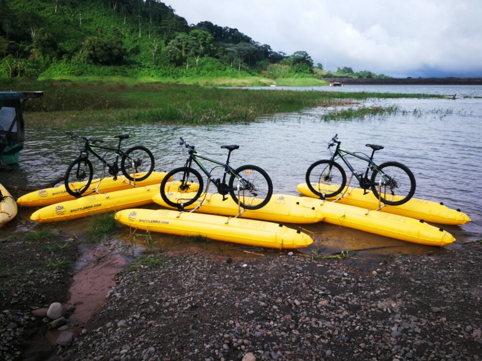 “Water Bike Tour” es un nuevo proyecto en el lago Arenal en San Carlos del matrimonio de doña Wendy Cárdenas y don Andrés Vega.