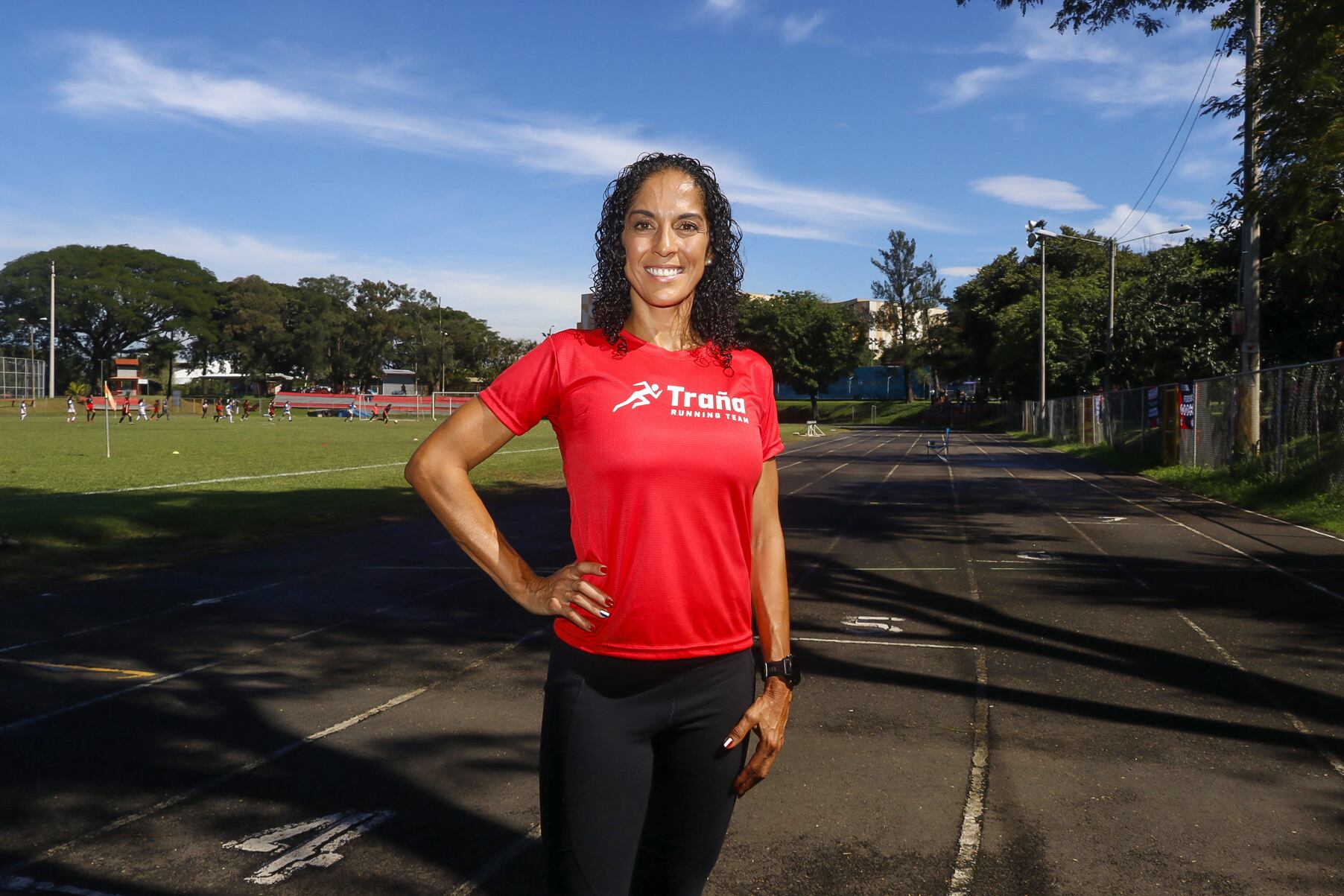 20/07/2024. Atletas que participarán en la maratón olímpica en París. Complejo Monserrat, Alajuela. Fotografía: Lilly Arce.
En la fotografía: Marvin Mora Fernández (camisa negra), Fernando Arguedas Rojas (camisa blanca), Gabriela Traña Trigueros, Juan Carlos Vega, entrenador.
