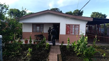 Esto sucedió con mujer detenida que tenía mesa que valía más de ¢1 millón en su casa