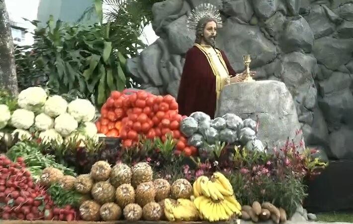 Los trameros de los mercados Borbón, Central, la Coca Cola, Mayoreo, Registro Civil y Patentados de la Calle 8 y Mercado de Artesanías, entregaron ofrendas de agradecimiento a Dios por los favores concedidos