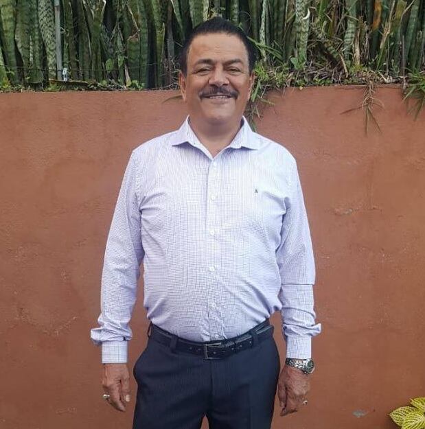 Taxista que cayó a enorme hueco vivirá calvario para que le arreglen el carro. Foto