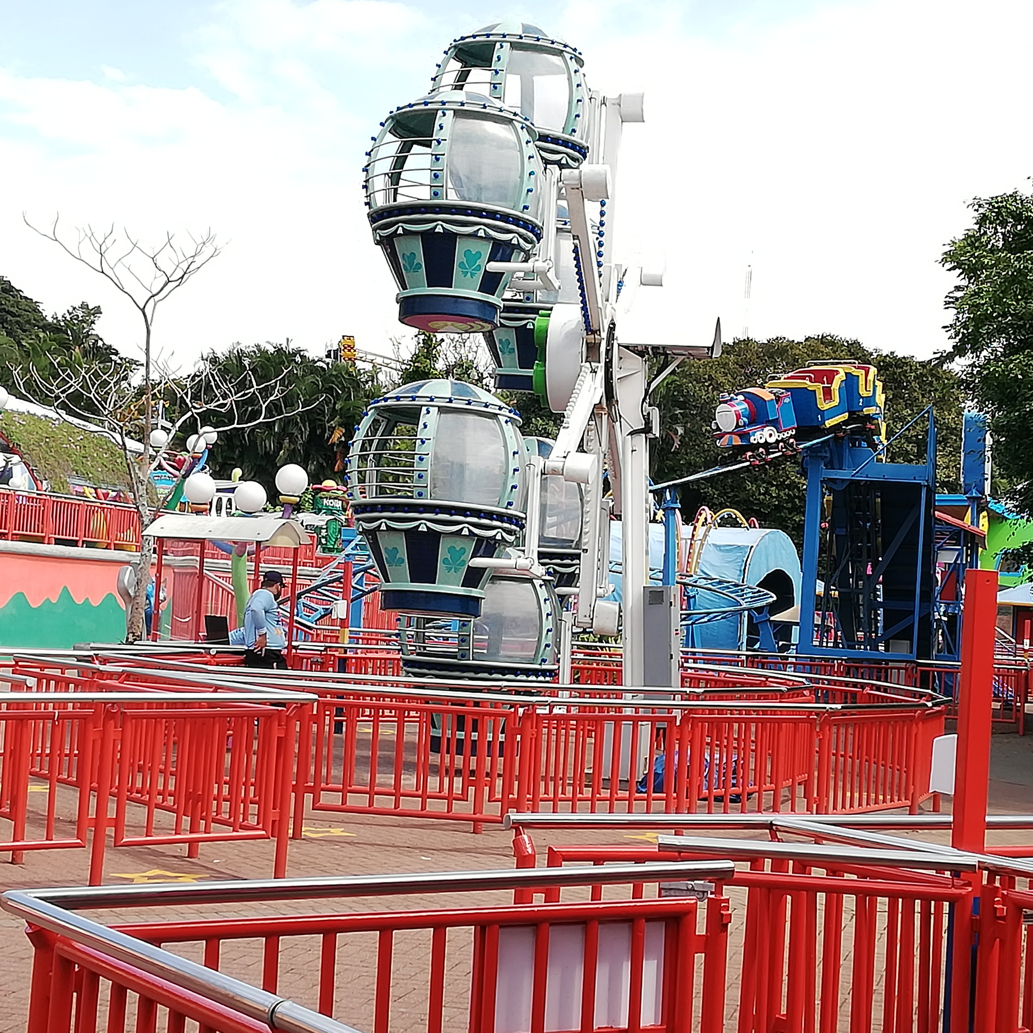 El 1 de diciembre, y después de 20 meses cerrado por la pandemia, el Parque Nacional de Diversiones reabre sus puertas al público, bajo estrictos protocolos higiénicos; el 17 de noviembre los visitamos para ver los avances en la puesta a punto de las 30 atracciones.