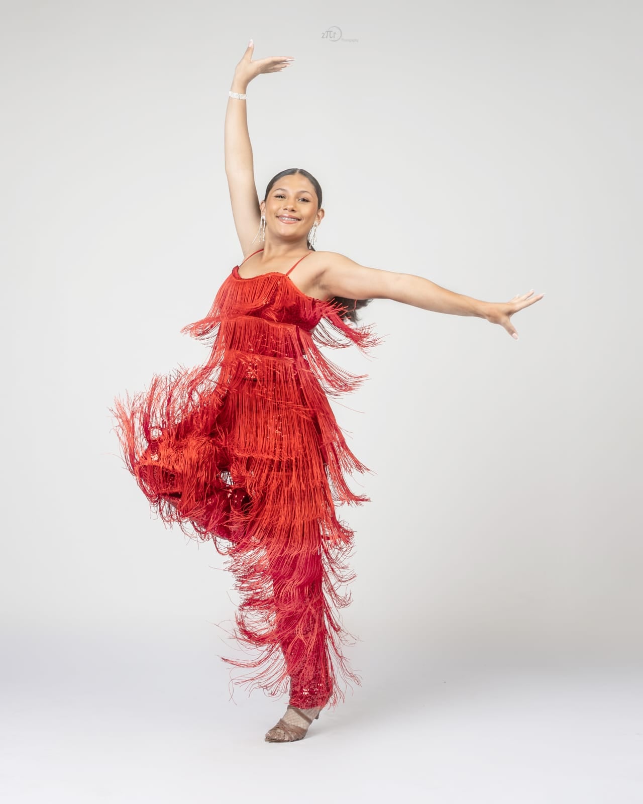 En Moravia hay una joven que no camina: baila. Se trata de Fiorella Agüero Chacón, una adolescente de 13 años que ha convertido su amor por el baile en un proyecto de vida que inspira a decenas de niñas.