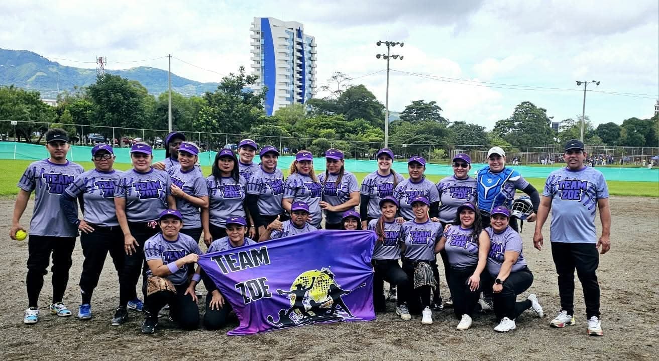 Jacqueline Blanco Ruiz en una nicaragüense de Matagalpa, tiene 43 años, que llegó a Costa Rica en el 2007 y desde el 2015 está peleando la guerra para que el softbol femenino costarricense no desaparezca.
