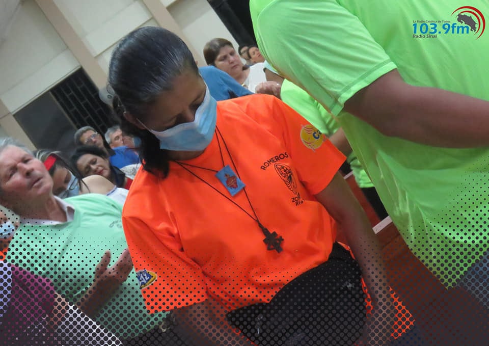 Unos 50 romeros salieron el pasado viernes 22 de julio desde Río Claro, en el cantón de Corredores (Zona Sur, cerquita de la frontera con Panamá), para cumplirle la visita a la virgen de Los Ángeles en Cartago