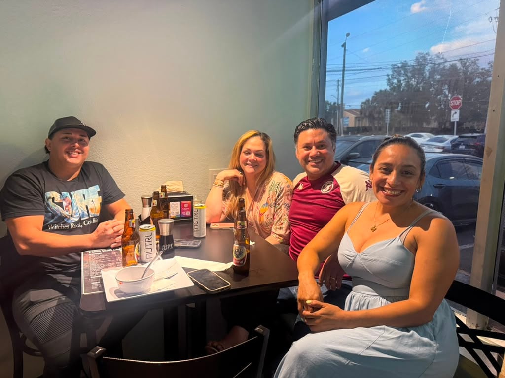 Henry Barrantes , de Guanacaste, alistó su restaurante (Pura Vida) en Orlando en un punto de encuentro para los costarricenses, donde el chifrijo, el cantonés y el fresco de cas ya acompañan la Copa Mundial de la FIFA 2026.