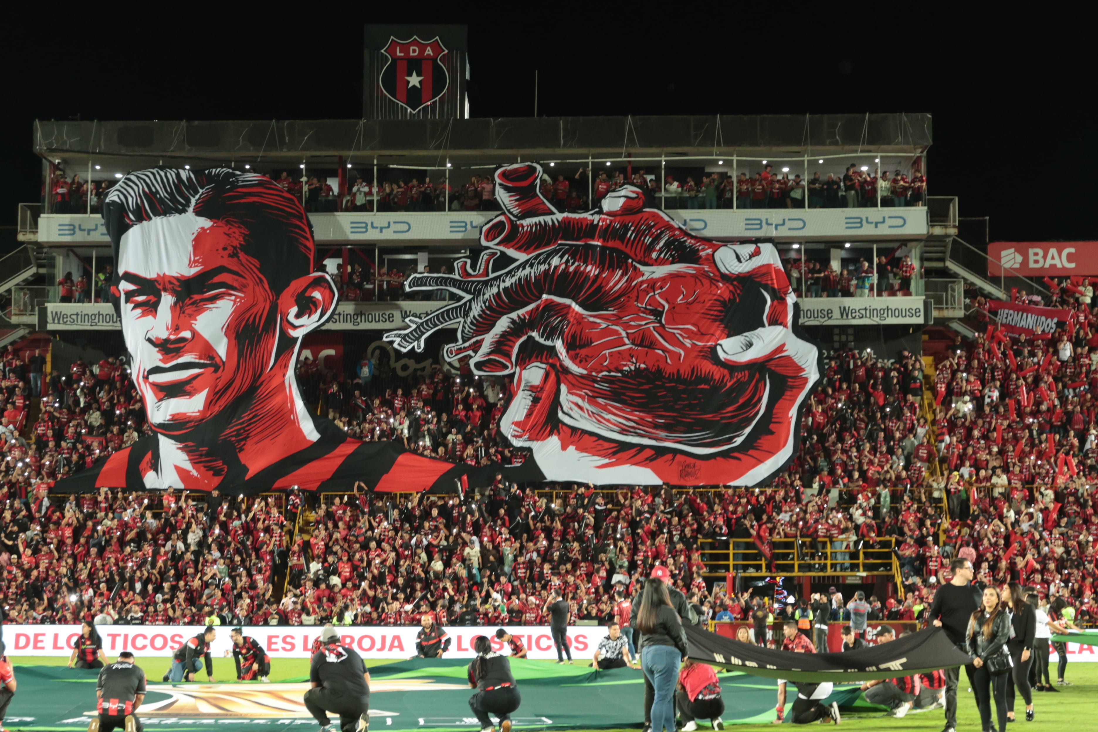 20/12/2025/ partido de ida entre Liga Deportiva Alajuelense vs Saprissa por el partido de vuelta de la final del Torneo apertura de la Liga Promerica 2025 en el estadio Alejandro Morera Soto / foto John Durán