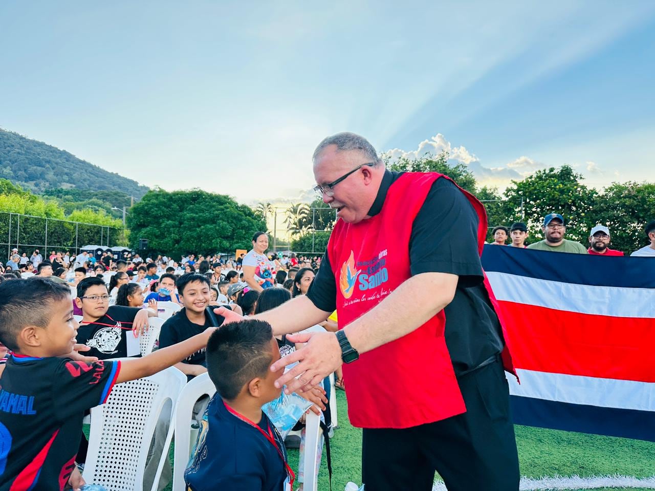 Padre Sergio Valverde celebró fiestas en Honduras y El Salvador