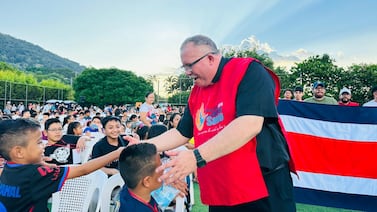 El padre Sergio Valverde está con el corazón lleno de alegría por estas dos grandes razones
