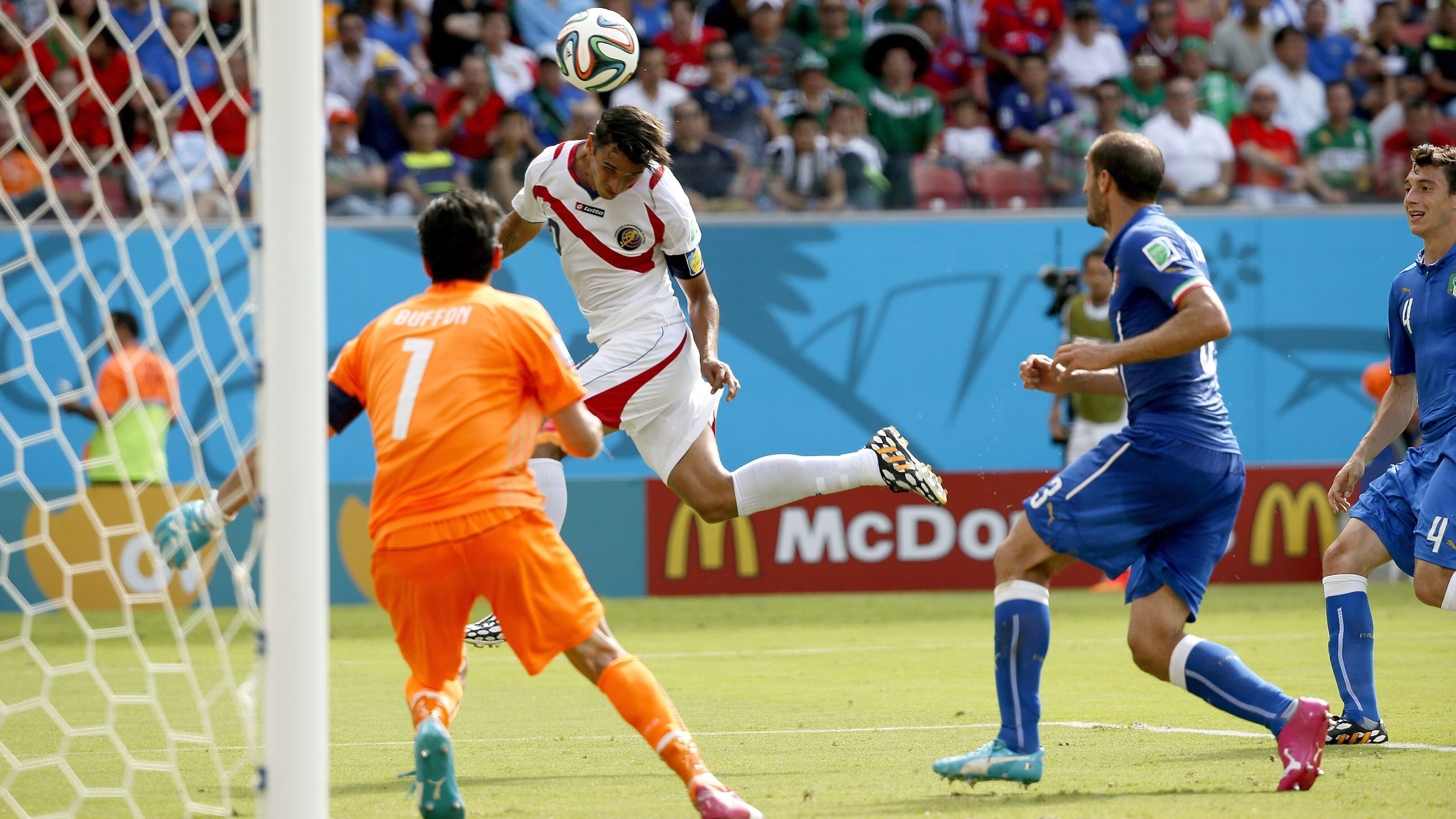 Un recorrido por los partidos más memorables de la Selección de Costa Rica, destacando sus logros y momentos icónicos en la historia del fútbol.
