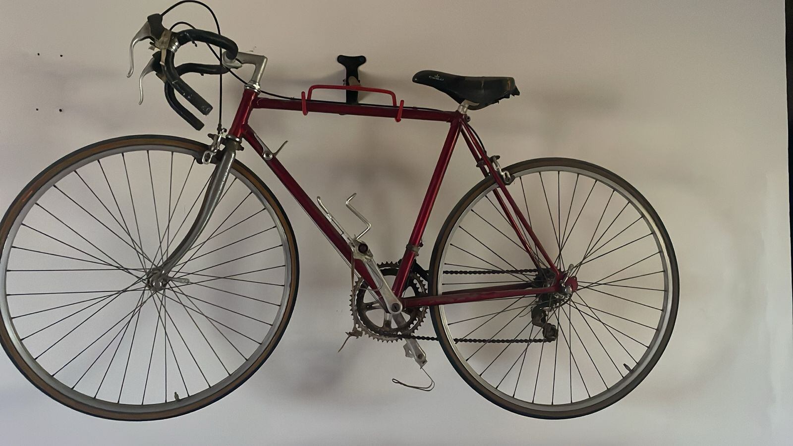 Lubin Núñez Chacón, de 69 años, fue víctima de una cruel muerte, su hija conserva una bicicleta que dejó. Foto: Cortesía para LT