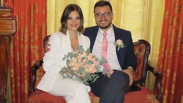 Daniel Céspedes, de Teletica, le hace fuerte reclamo en público a su esposa