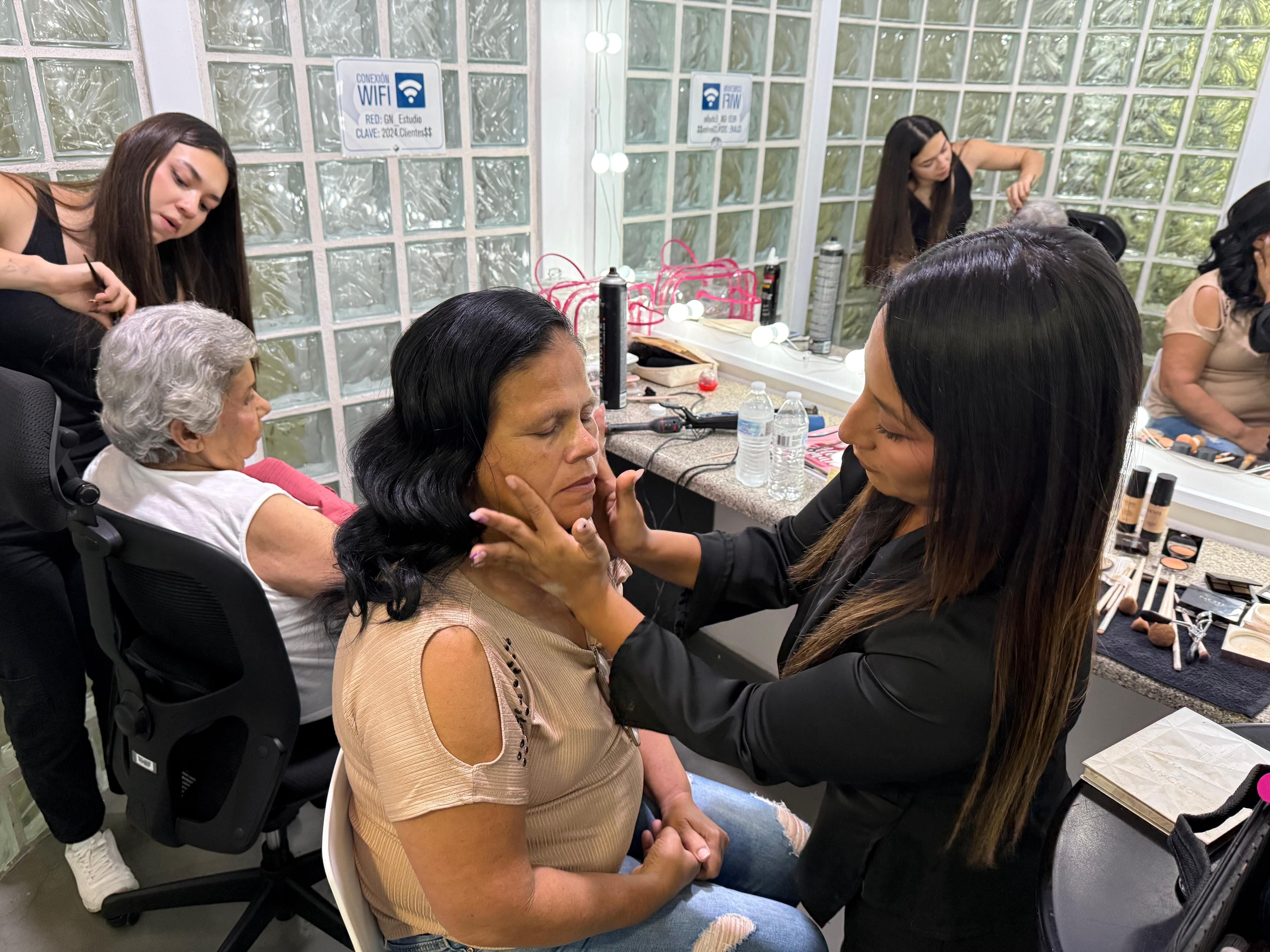 La historia de doña Patricia Lorena Solano Lobo, vecina de Aserrí, es una de esas que le erizan la piel a cualquiera. A sus 56 años lleva en el corazón la experiencia de ser madre de 12 hijos, ocho mujeres y cuatro hombres, y cada uno es para ella una bendición que Dios le puso en el camino.