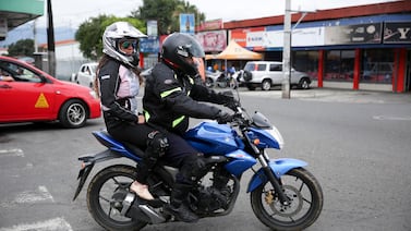 ¡Parece mentira! 5.297 motociclistas recibieron una multa de ¢123 mil este año por algo que cuesta creer