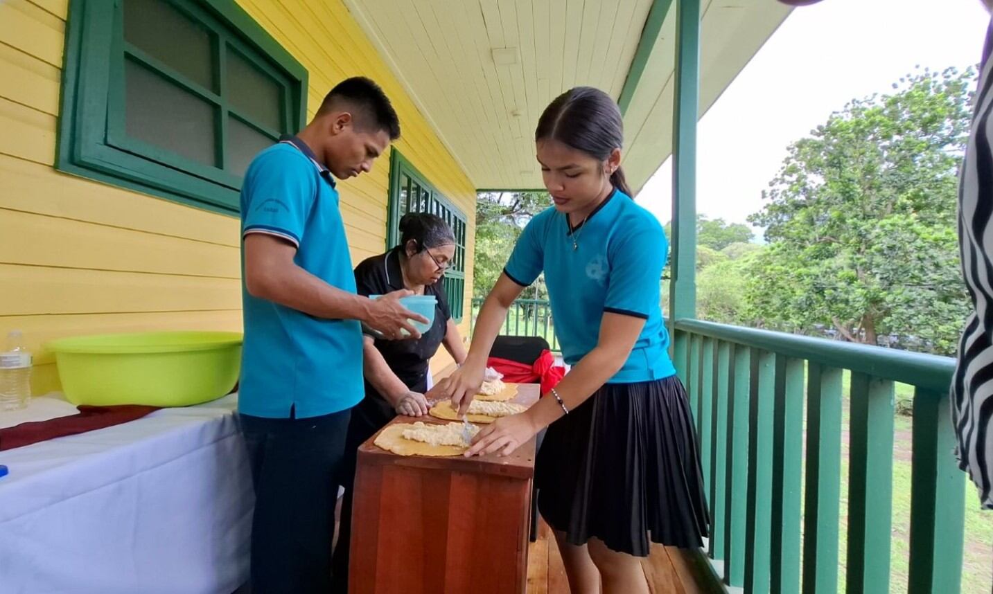El delicioso pan llamado Sabrocera que comen los estudiantes del CTP de Cañas