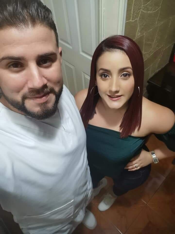 El enfermero William Madrigal Brenes sufrió un accidente de tránsito en el 2017 que lo dejó en coma y con muy pocas posibilidades de vida, sin embargo, al tercer día despertó. En la foto con su esposa Angie Hernández Garita