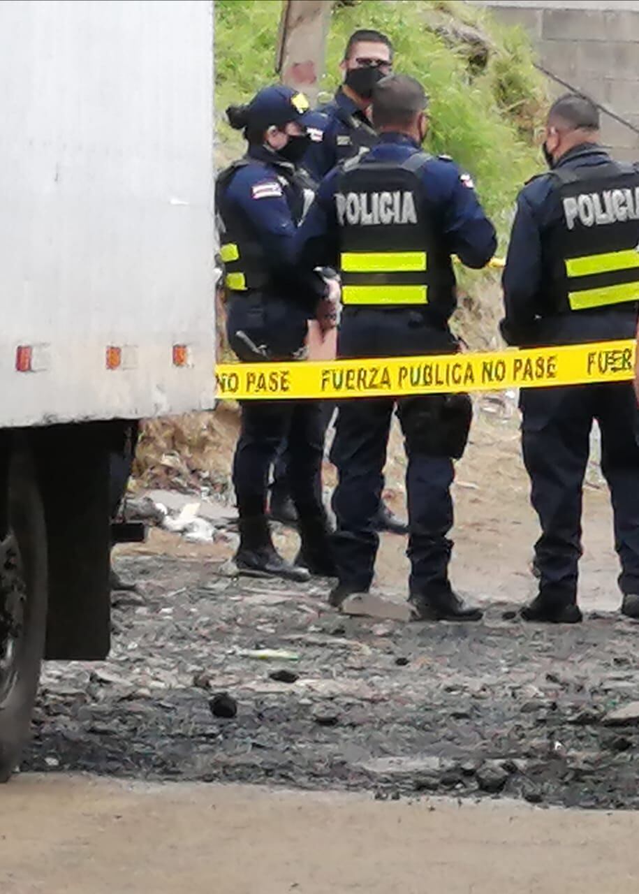 Jovencita de 17 años recibe disparo en la cabeza. Un joven de 25 años, supuesto agresor, también resulta herido. Foto Keyna Calderón.