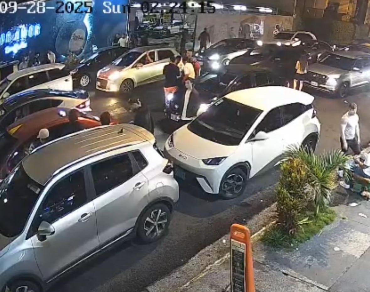 El supuesto incidente se dio frente a una plaza de comidas, en Barrio La California. Captura de pantalla.