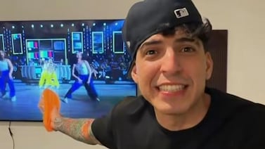 Famosas chancletas anaranjadas de Julián Valverde se pueden conseguir en Internet y no va a creer lo que cuestan