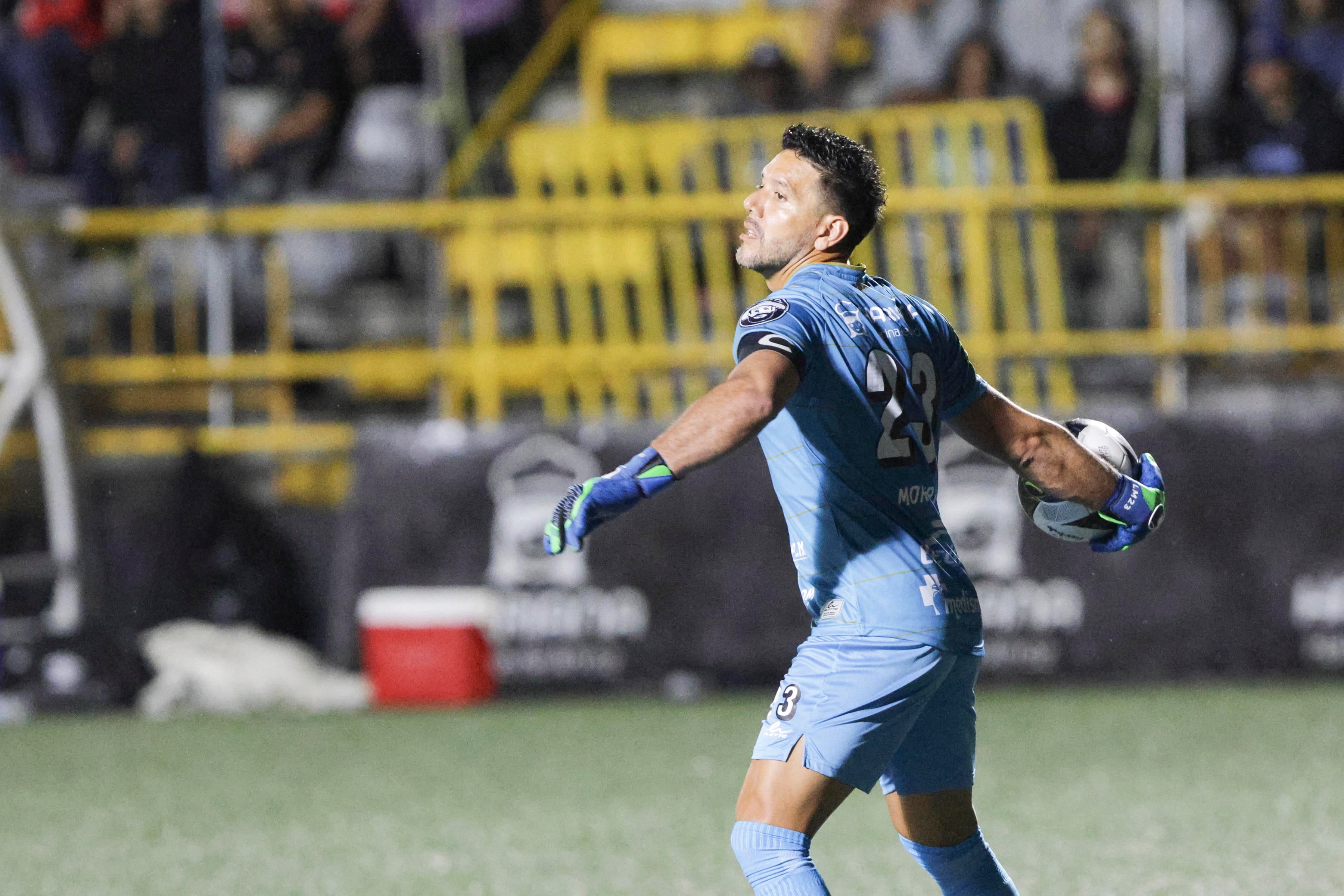 Leonel Moreira, el portero que estudia Gastronomía y Gestión Deportiva mientras juega en el Sporting FC