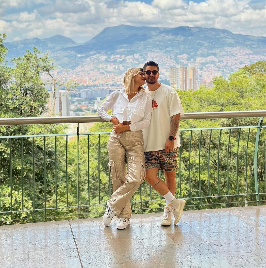 Modelo Sharon Segura y su esposo Daniel Mora, mejor conocido como Daniem.