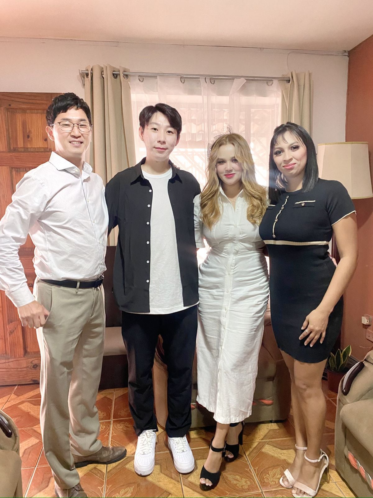 La tica Sharon Espinoza vive una hermosa historia de amor con el surcoreano Jeong Uh.